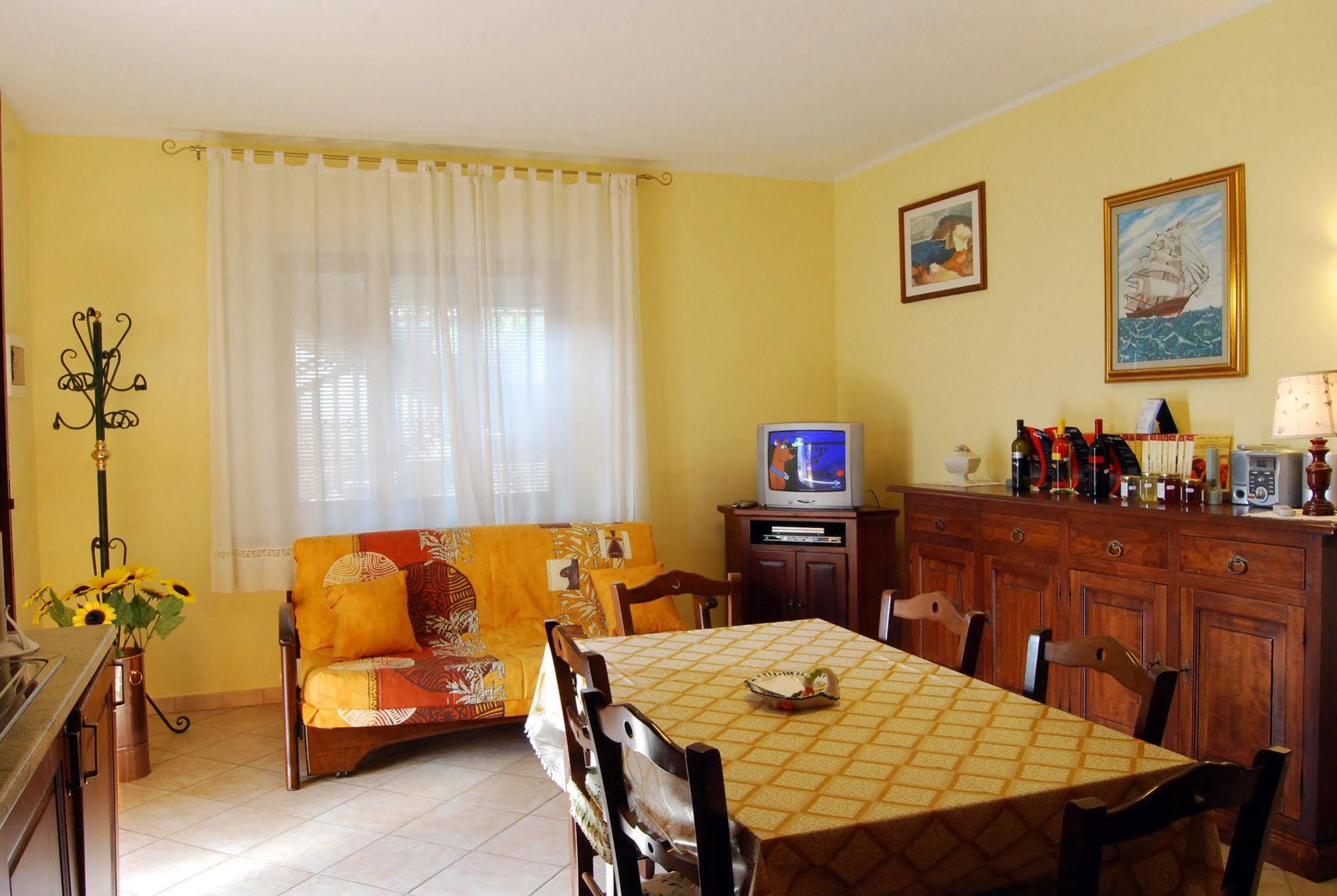 B&B Da Franca Camporgiano Bagian luar foto